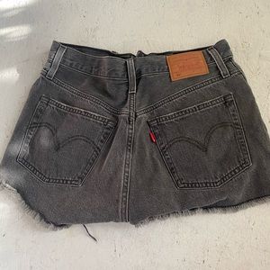 Women’s Levi’s high waisted black jean shorts size 26